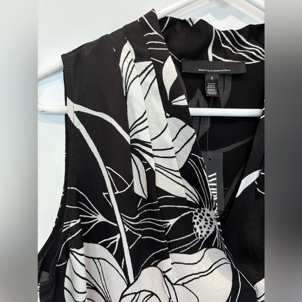 White House Black Market sleeveless Blouse size S black white floral - Picture 11 of 13
